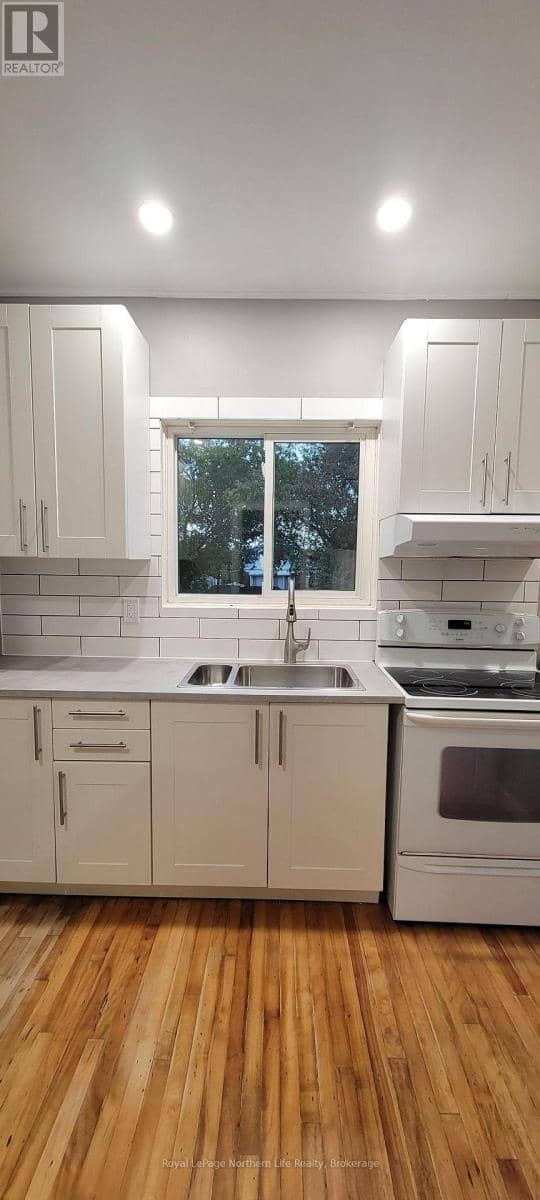 841 Worthington Street E, North Bay, photo 8