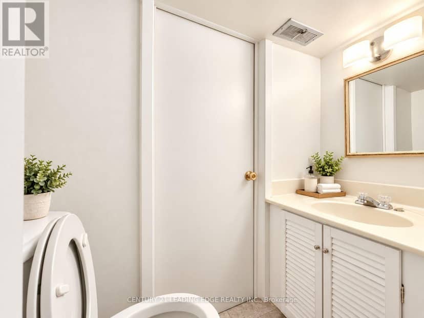 1808 John Street — photo 19 of 25