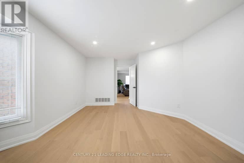 8 Mooreland Court — photo 16 of 40