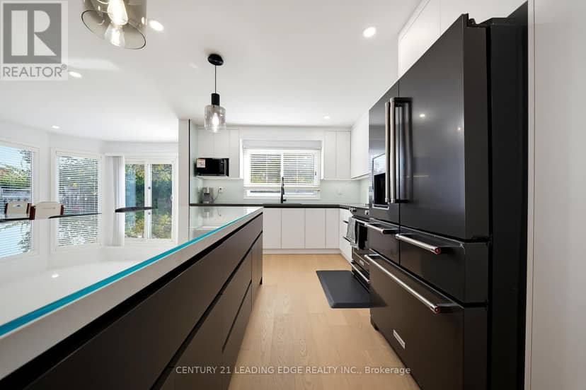 8 Mooreland Court — photo 19 of 40