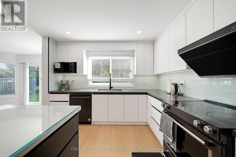 8 Mooreland Court — photo 21 of 40