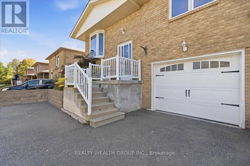 11 Bristow Court, Barrie, photo 3