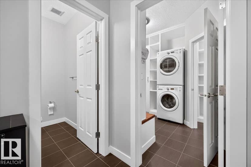 6703 20 AV SW — photo 14 of 40