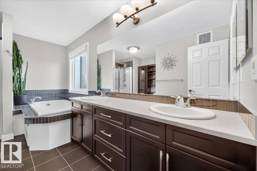 6703 20 AV SW — photo 25 of 40