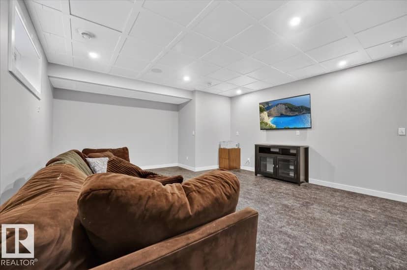 6703 20 AV SW — photo 33 of 40