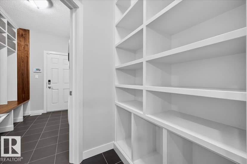 6703 20 AV SW — photo 11 of 40