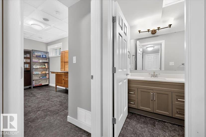 6703 20 AV SW — photo 36 of 40
