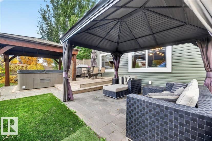 6703 20 AV SW — photo 39 of 40