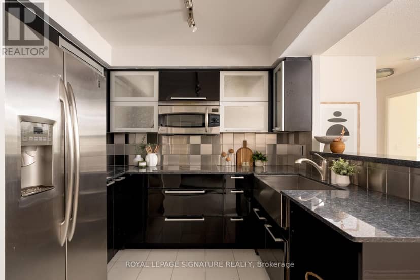601 - 17 Michael Power Place — photo 4 of 18