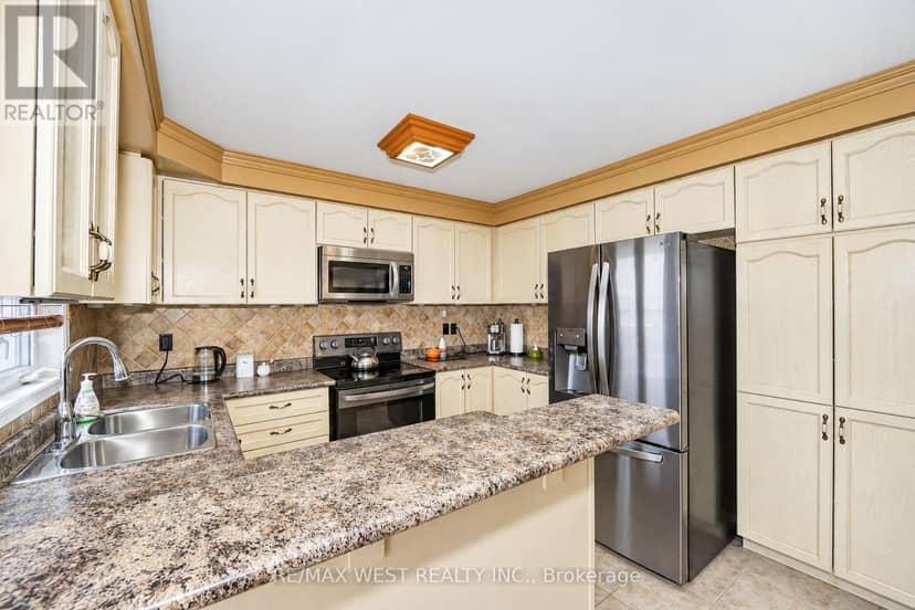 277 Queen Mary Drive, Brampton, photo 4