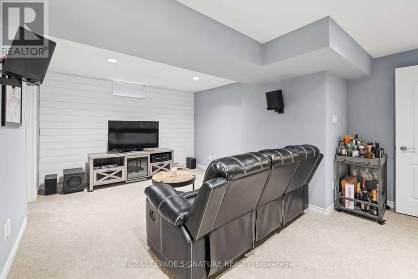 2 Cindy Avenue — photo 32 of 40
