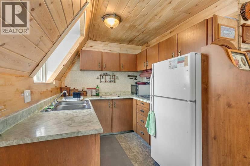 1447 Lakeview Drive — photo 7 of 35