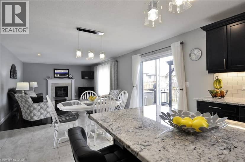 82 CURTIS Street — photo 11 of 40
