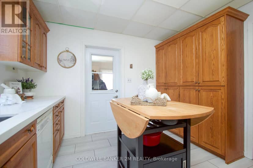 49 Brock Street E — photo 10 of 27