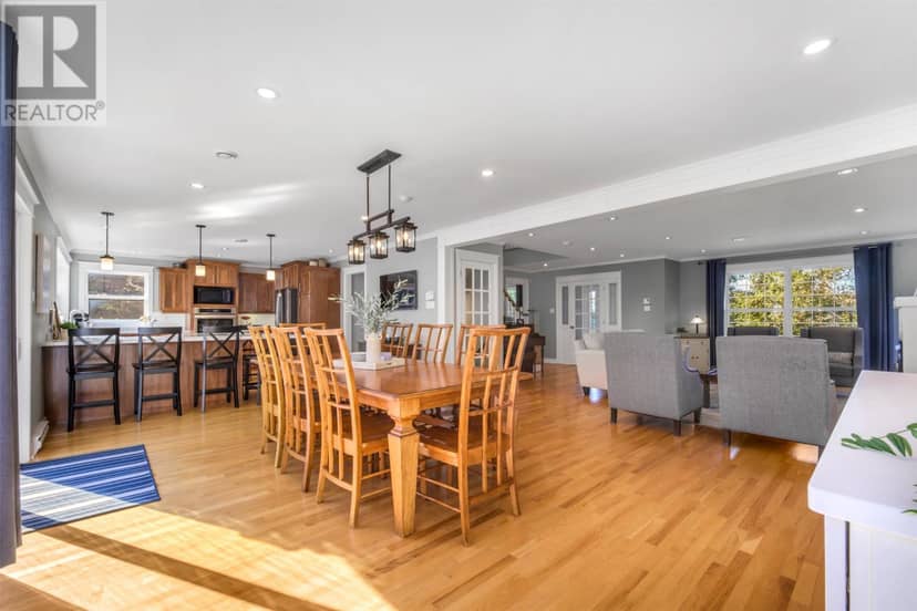 43 Pine Ridge Crescent — photo 11 of 40
