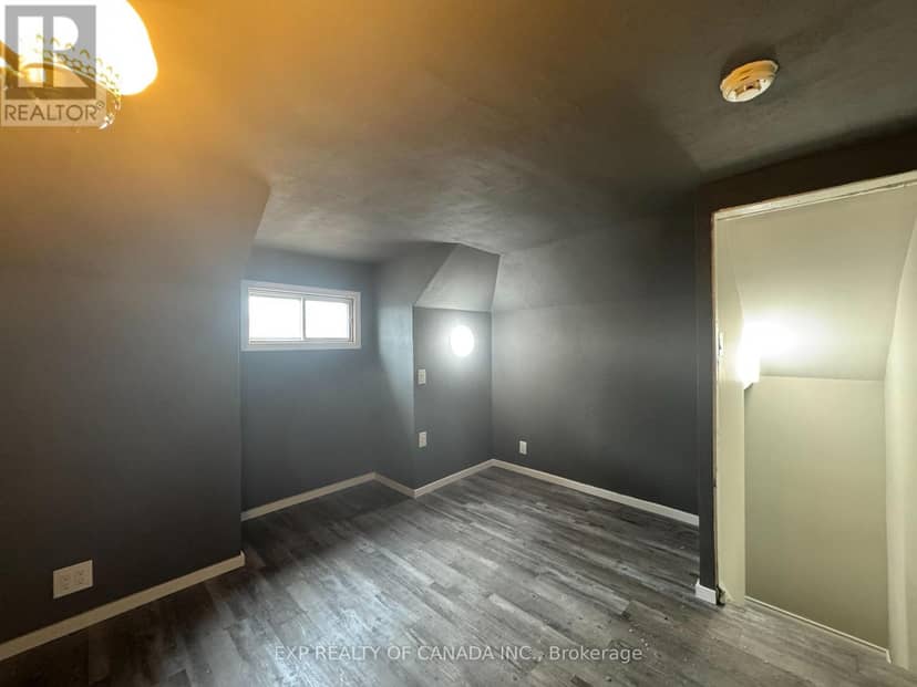 222 Maple Street S — photo 18 of 21