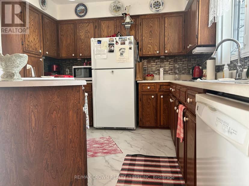 15 Lasalle Avenue — photo 16 of 40