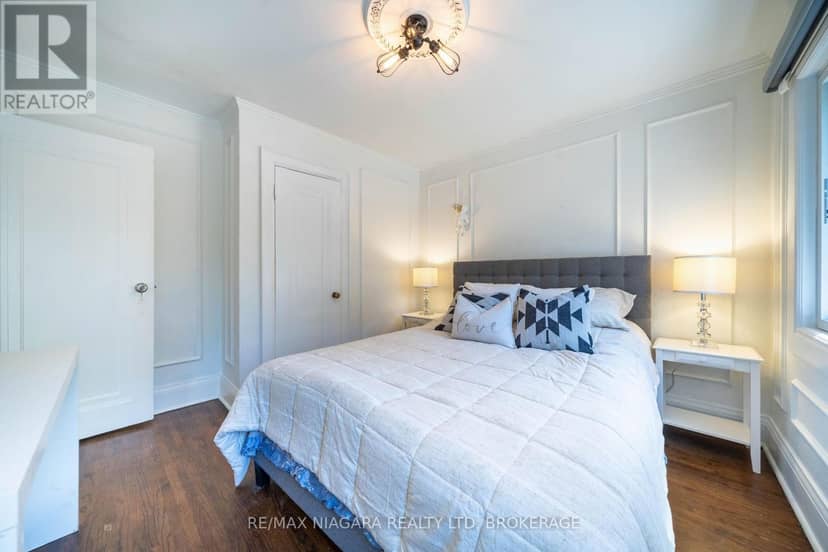 38 Yonge Boulevard — photo 28 of 40