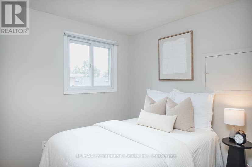 1237 Redbank Crescent — photo 14 of 25