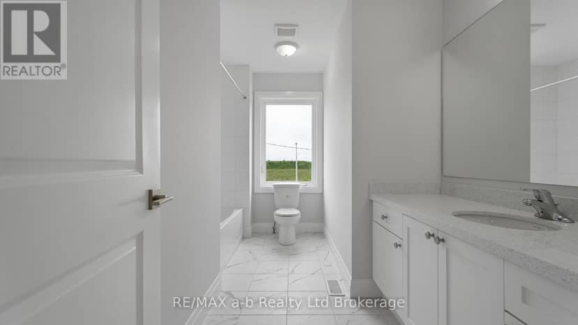 99 Cayley Street — photo 10 of 21