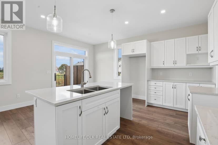 1005 Dobbie Street — photo 15 of 35