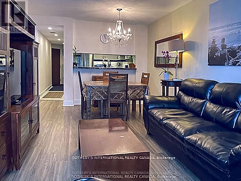 1715 - 711 Bay Street — photo 10 of 23