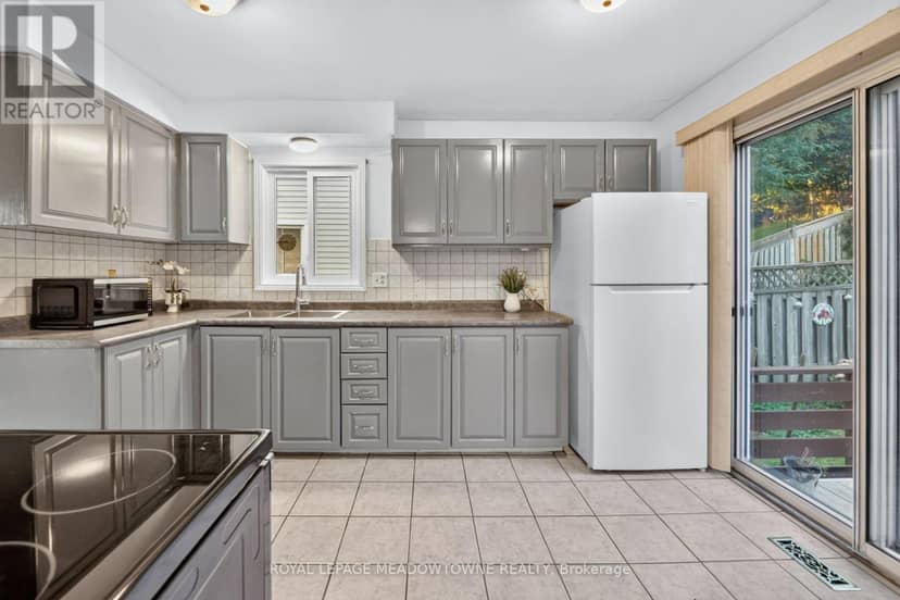 38 Lakeview Court — photo 12 of 40
