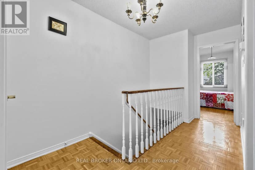 26 White Boulevard — photo 21 of 37
