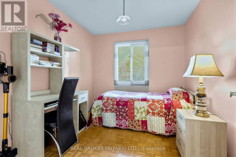 26 White Boulevard — photo 24 of 37