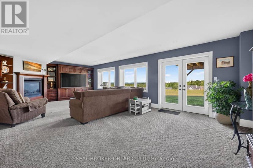 29 Thoroughbred Drive — photo 28 of 40