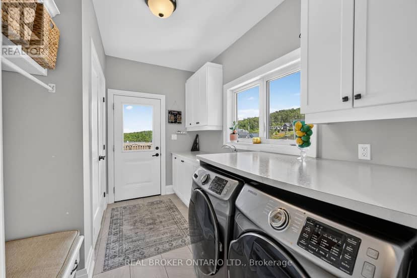 29 Thoroughbred Drive — photo 34 of 40