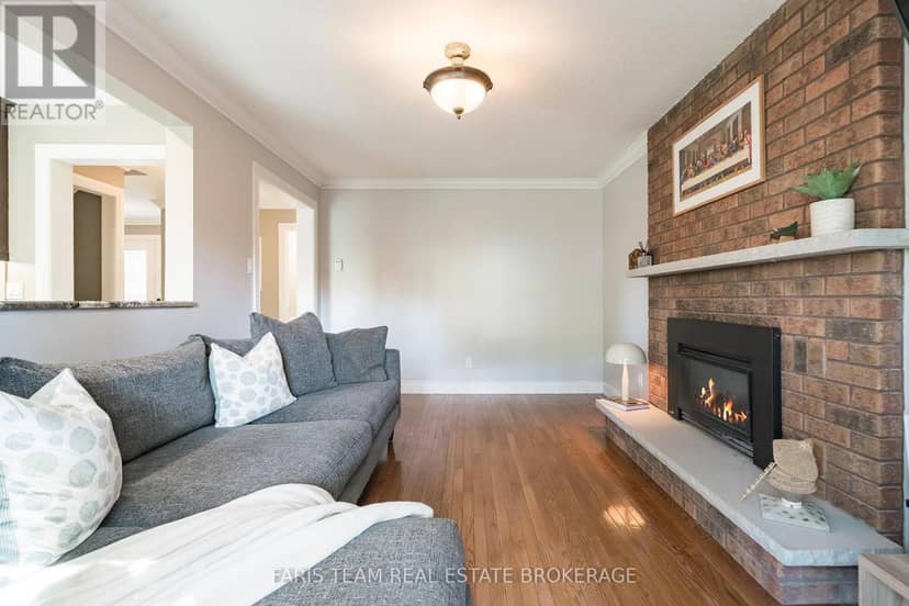 61 Oakridge Drive — photo 10 of 29
