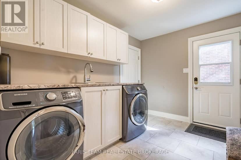 61 Oakridge Drive — photo 12 of 29
