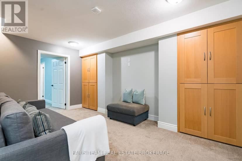 61 Oakridge Drive — photo 19 of 29