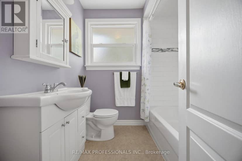 75 Sabrina Drive — photo 18 of 40