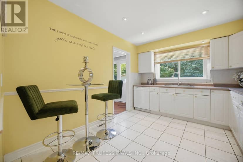 75 Sabrina Drive, Toronto, photo 8