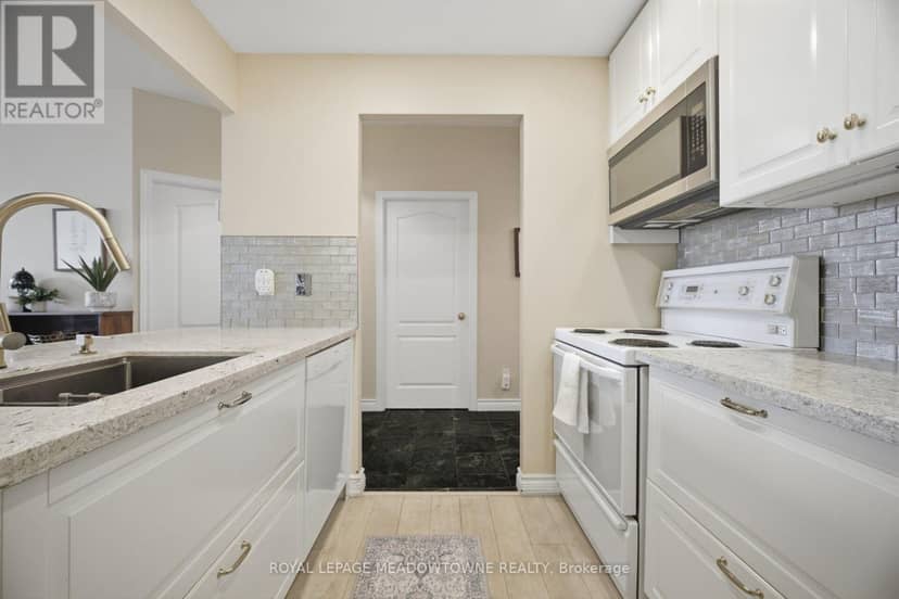 816 - 1 Ripley Avenue — photo 10 of 37