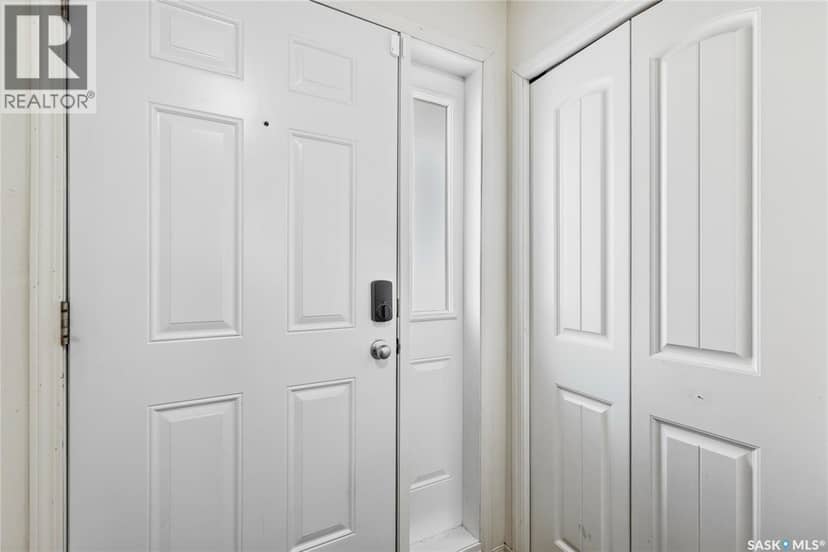 183 Chateau Crescent — photo 3 of 27