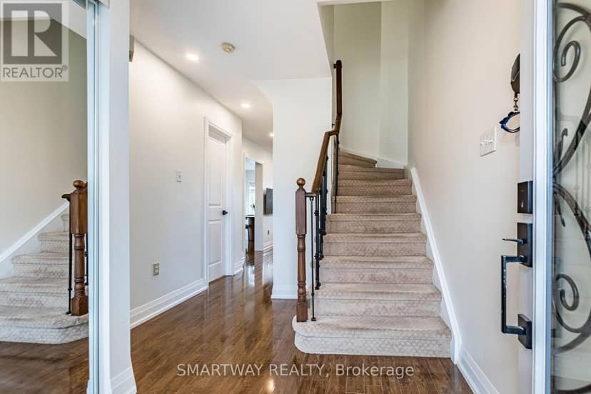 94 Goldenlight Circle, Brampton, photo 5
