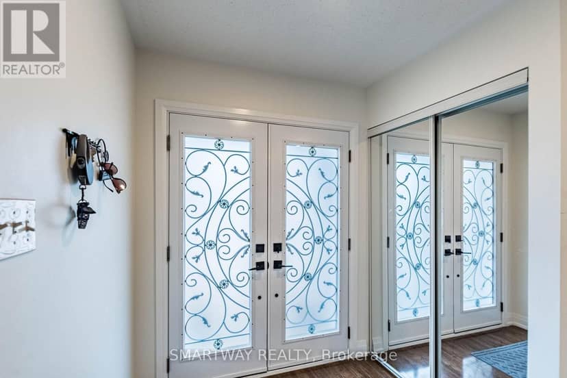 94 Goldenlight Circle, Brampton, photo 6