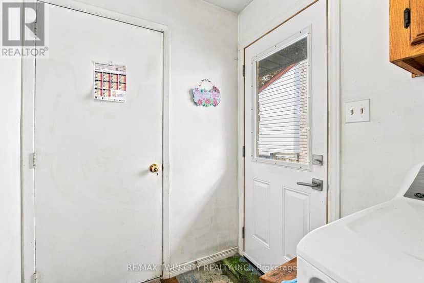 170 Sunset Boulevard — photo 17 of 35