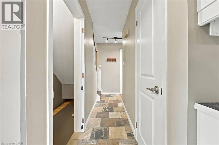 19 HILLSDALE Court — photo 18 of 40