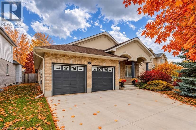517 STARBOARD Crescent, Waterloo, photo 2