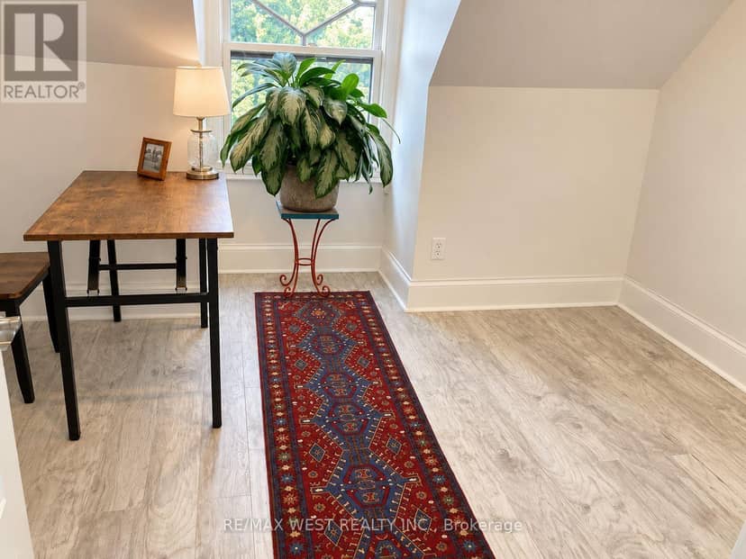 301 Dupont Street — photo 11 of 12
