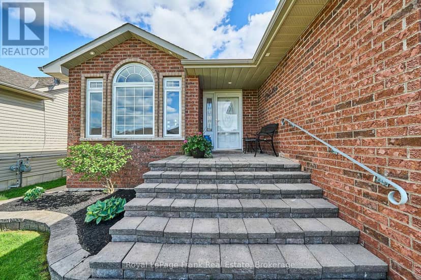 11 Fox Den Drive — photo 2 of 40