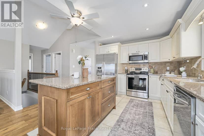 11 Fox Den Drive — photo 8 of 40