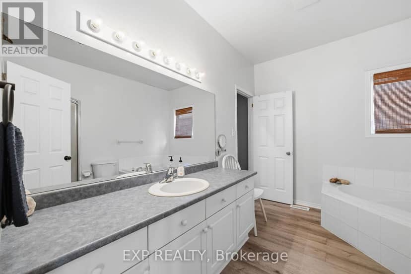 44 Juniper Crescent — photo 16 of 39