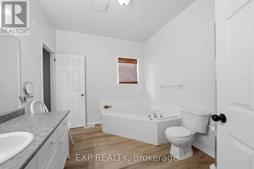 44 Juniper Crescent — photo 17 of 39
