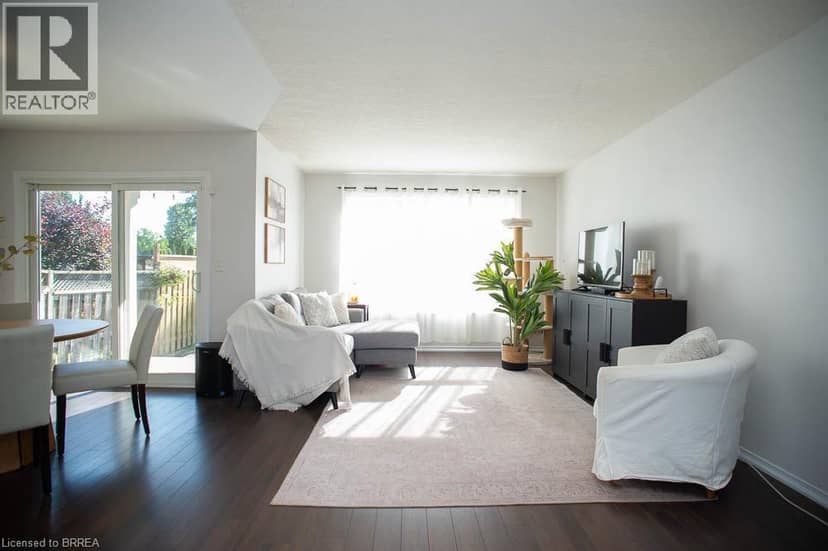 48 LOVELL Crescent — photo 9 of 28