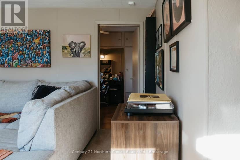 100 Regina Avenue — photo 14 of 33